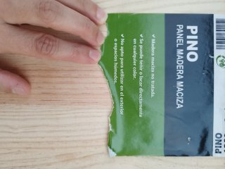 Dos baldas de madera de pino. Sin estrenar.