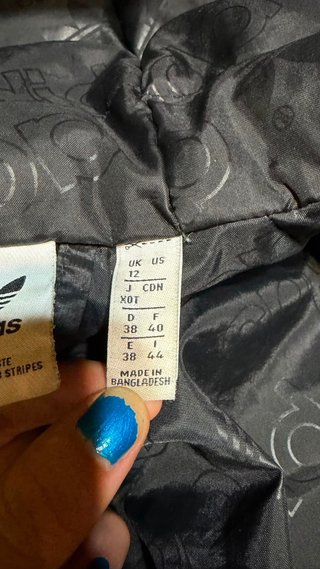Chaqueta Adidas Negra con Rayas Blancas
