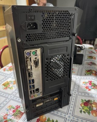 Ordenador de sobremesa completo negro