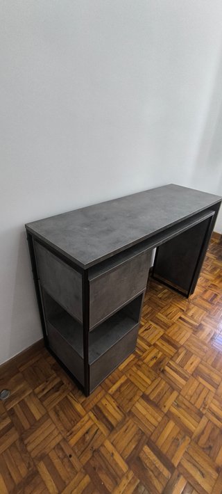 Mesa escritorio plegable color cemento