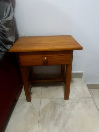 Mesita de noche de pino macizo