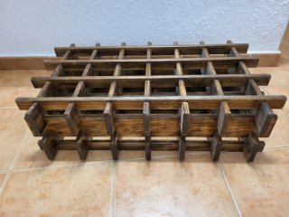 Botellero de madera rústico