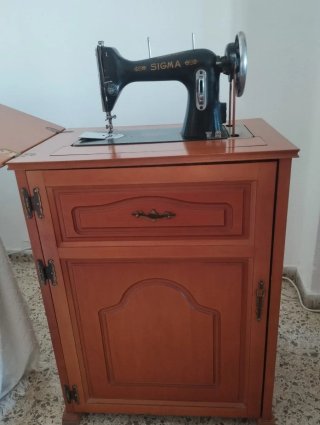 Máquina de coser Sigma antigua