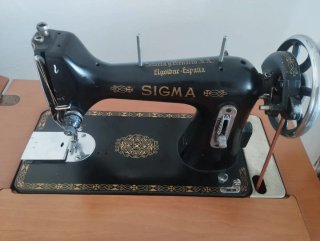 Máquina de coser Sigma antigua