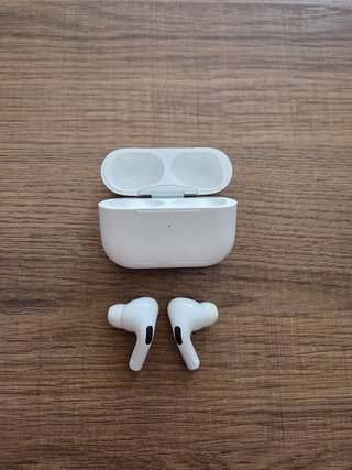 Apple AirPods Pro 1ª Generación con funda y cable