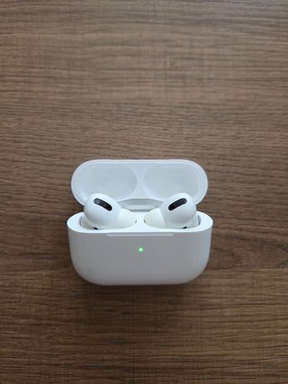 Apple AirPods Pro 1ª Generación con funda y cable