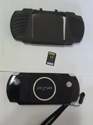 Consola PSP 3004 Negra + Juego + Memoria