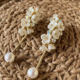 Pendientes florales con perlas