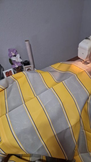 Tessuti per tende su misura grigi e gialli