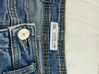 Pantalón vaquero ancho desgastado