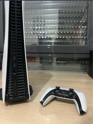 PlayStation 5 (PS5) Versión Disco 825GB + Mando
