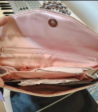 Pochette elegante con tracolla a catena