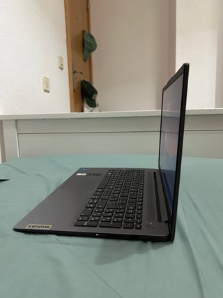 Portátil Lenovo IdeaPad Slim 3 Gen 8