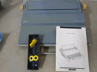 Máquina de escribir eléctrica Olivetti ET 55