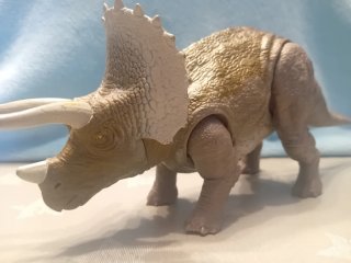 Dinosaurio Triceratops de juguete