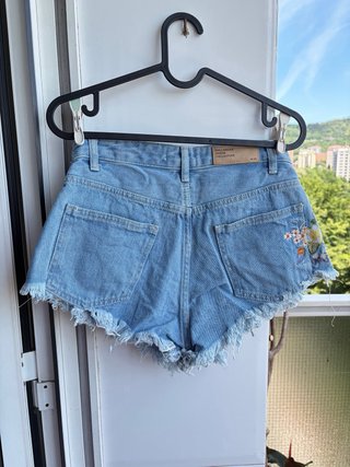 Shorts vaqueros Pull&Bear bordados talla 32