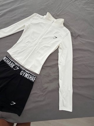 Conjunto deportivo Gymshark blanco y negro