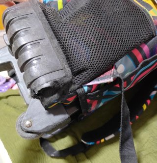 Mochila escolar con ruedas y diseño colorido