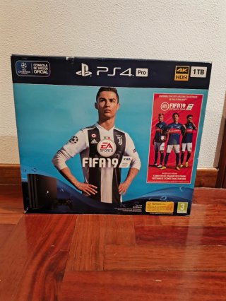 Caja PS4 Pro FIFA 19
