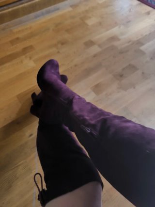 Stivali alti in pelle scamosciata bordeaux