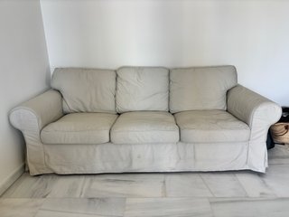 URGE SOFA  Ikea Beige ESTA EN BENIDORM