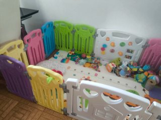 Parque infantil plegable grande con puerta y panel