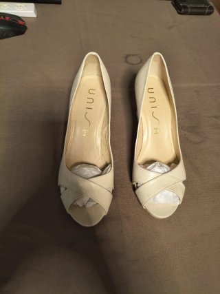 Zapatos tacón Unisa beige