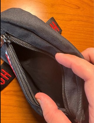 Borsello Hoodrich nero e rosso