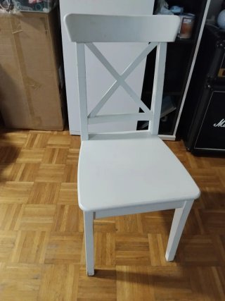 Silla de comedor blanca de madera