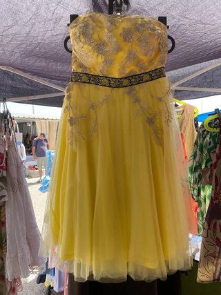Vestido fiesta palabra de honor amarillo