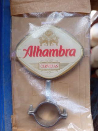Anagrama Cervezas Alhambra con abrazadera
