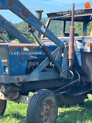 Tractor Ebro con pala