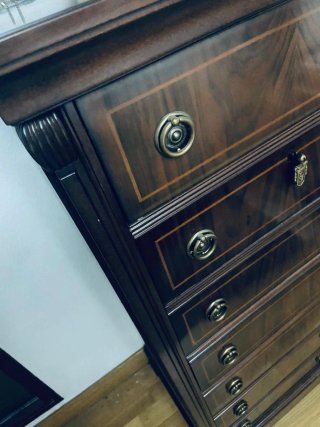 Mueble de madera de nogal