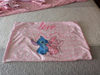 Funda nórdica y cojín Stitch rosa