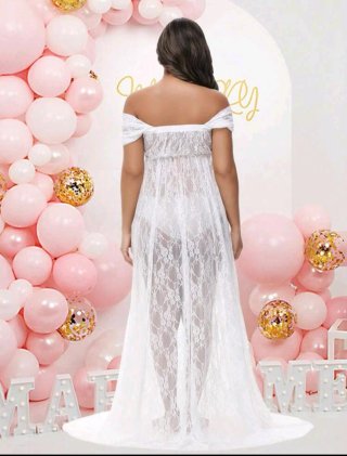 Vestido de encaje blanco.