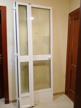 Puerta de aluminio y cristal