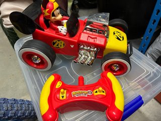 Coche teledirigido Mickey Mouse Roadster