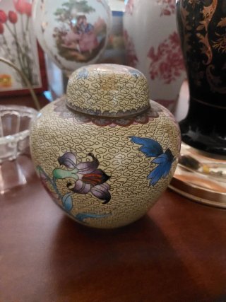 Jarrón de cerámica con flores
