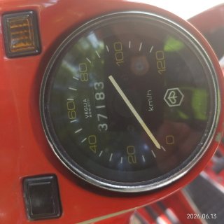 Vespa P200E 1981 Roja