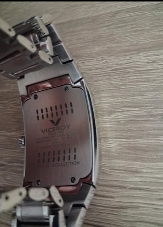 Reloj Viceroy Rectangular Negro y Plateado