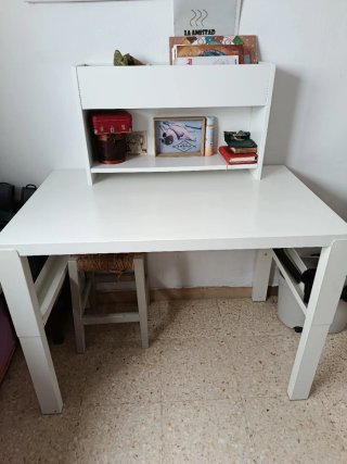 Mesa escritorio blanca y madera