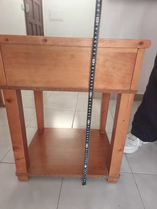 Mesita de noche de madera