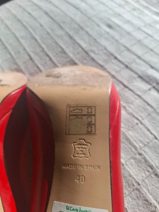Zapatos 40 rojos,tacon,pep-toe Latouche.Como Nuevo