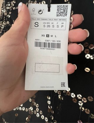 Vestido negro con lentejuelas doradas