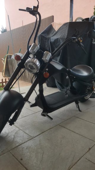 Moto Eléctrica Scooter Negra
