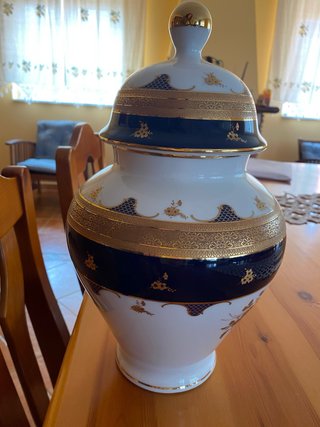 Jarrón de porcelana con baño de oro