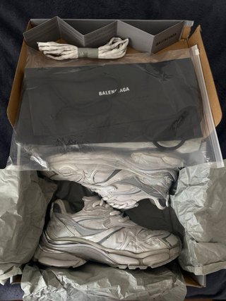 Zapatillas Balenciaga grises y blancas