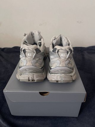 Zapatillas Balenciaga grises y blancas