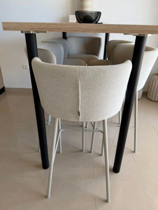 Conjunto de 6 sillas de bar beige y gris
