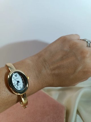 Reloj pulsera dorado números romanos